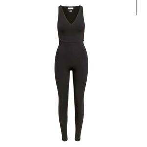 Aritzia Contour V-Neck Jumpsuit